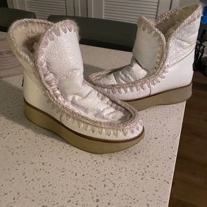 MOU Eskimo boots!